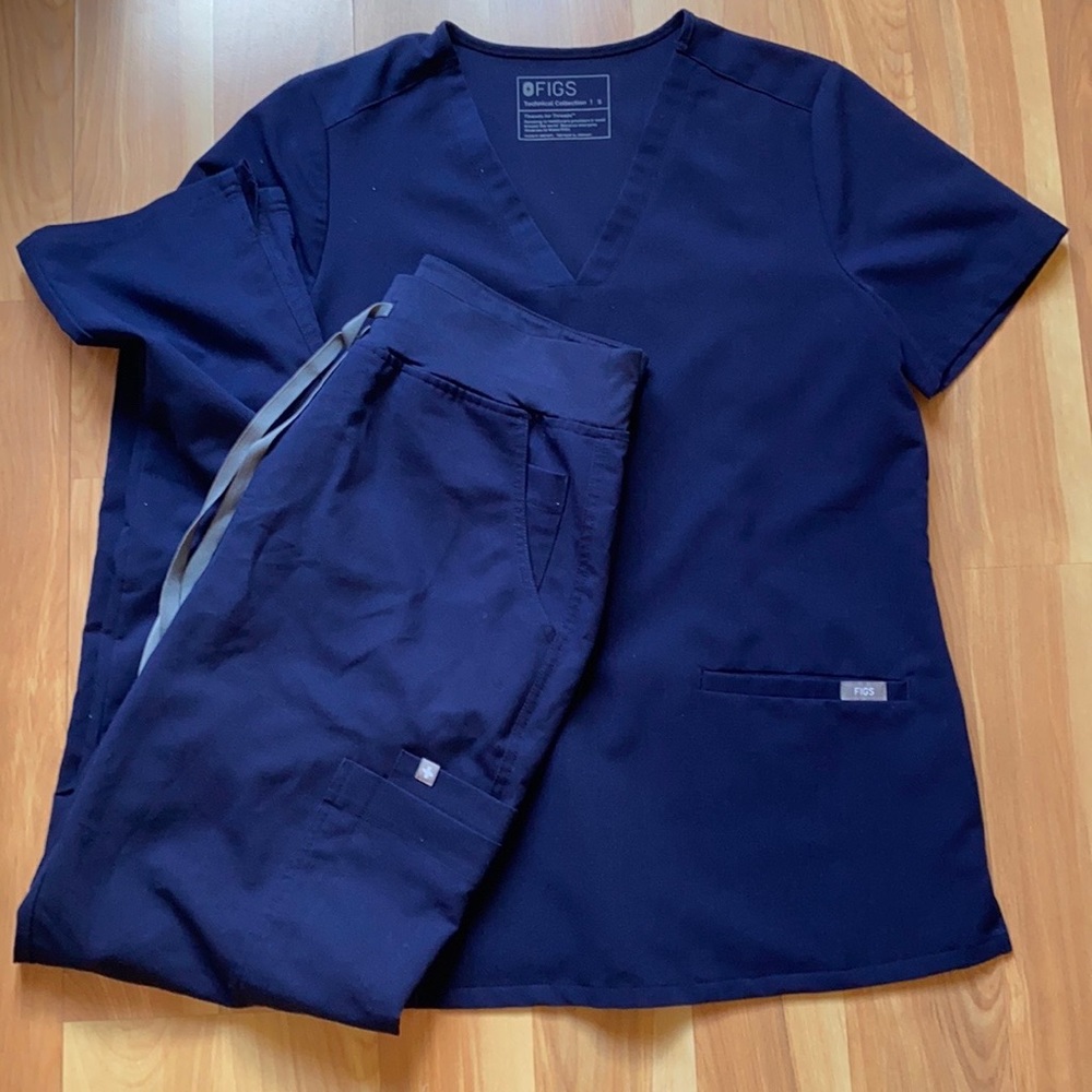Figs Navy M tall yola scrub pants & Small Casma top